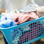 A vida secreta das meias sujas: 5 ideias para colocar um cesto de roupa suja se não tiver espaço na casa de banho a-vida-secreta-das-meias-sujas-5-ideias-para-colocar.jpg